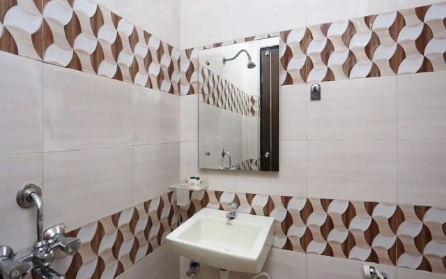 Hotel Taj Niwas by OYO Rooms