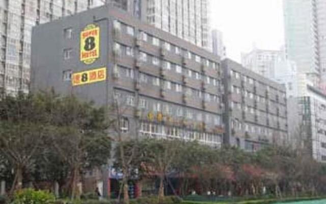 Huayi Hotel (Chongqing Shiqiaopu Metro Station)