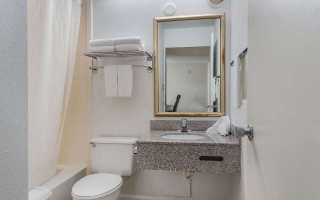 Econo Lodge Inn & Suites Chambersburg Central