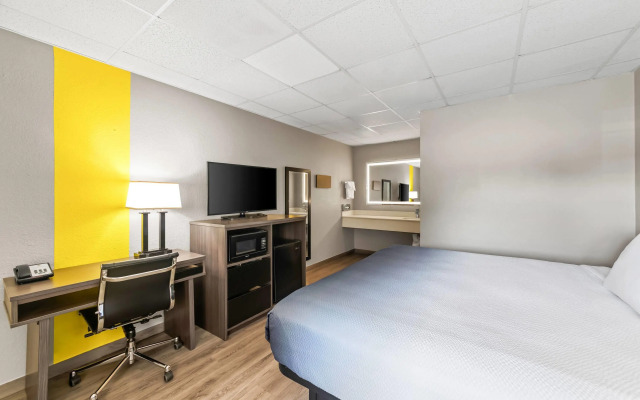 Super 8 by Wyndham Fredericksburg