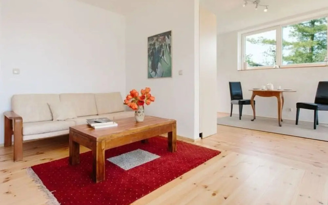 Bauhaus Holiday Apartment by the Lake