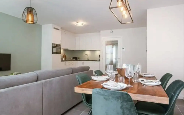 Modern Apartment for up to Five People