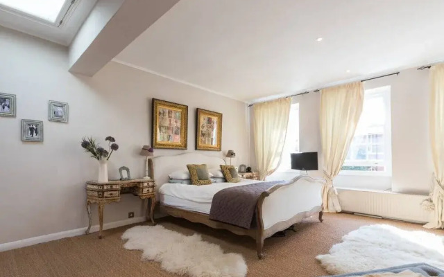 Stylish 1-bed With a Roof Terrace