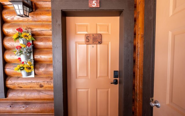 Duck Creek Village Inn