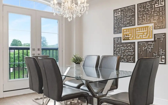 Family-friendly 3BR Mississauga Home w Parking