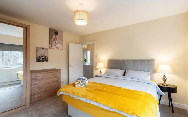 Impeccable Luxury 2-bed House in Sheffield
