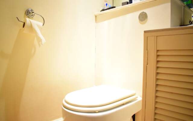 Kensington 2 Bedroom Flat With Balcony