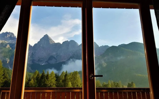 Mountain peaks Apartment with Sauna