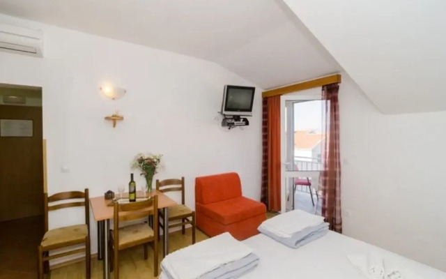Pavo - Comfortable With Parking Space - SA2