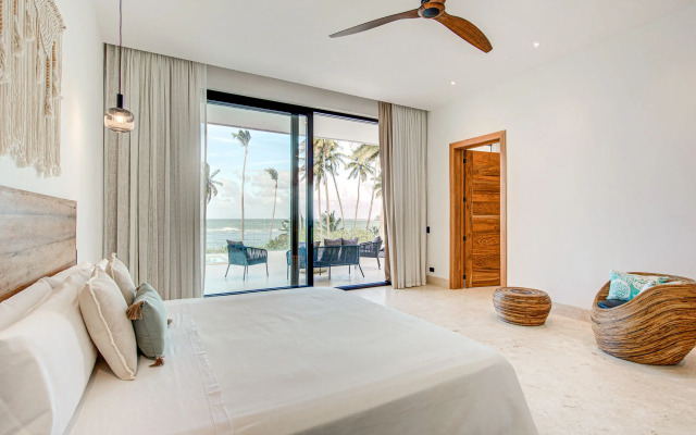 Luxury 10br Beachfront Stunner With Private Pool