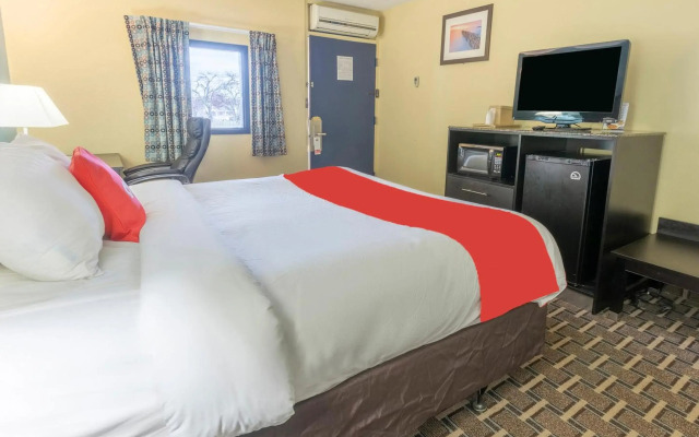 OYO Hotel Knoxville TN Cedar Bluff I-40