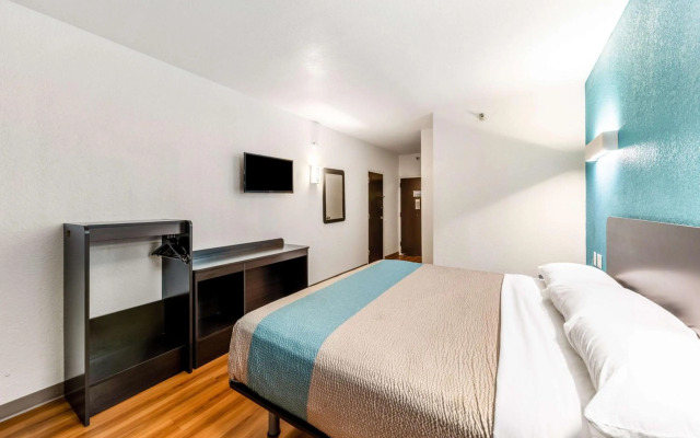 Motel 6 Lewisville, TX - Medical City
