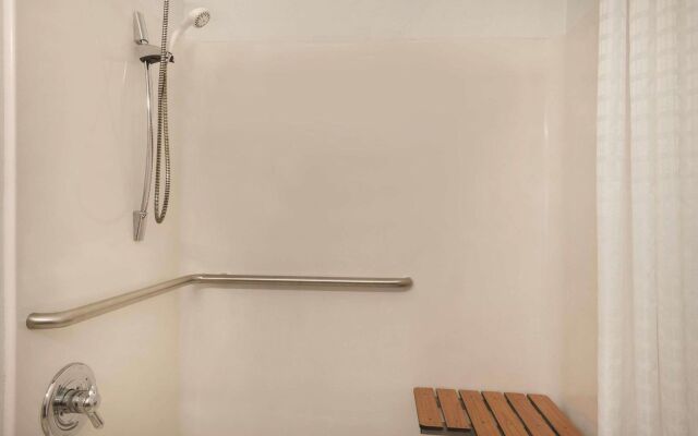 Country Inn & Suites by Radisson, Valparaiso, IN