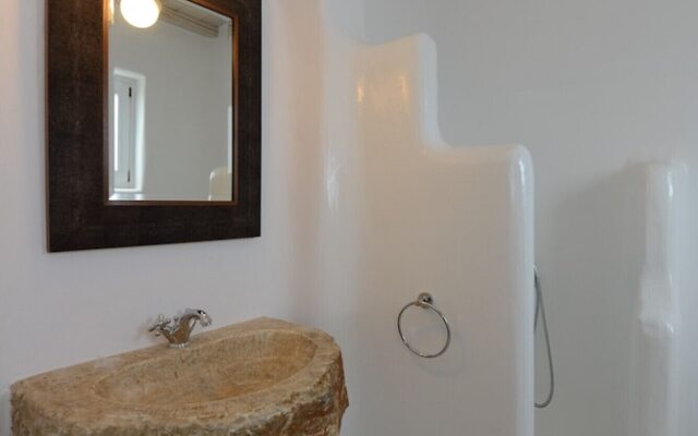 Villa Topaz 3 Bedroom Villa With Shared Pool in Choulakia