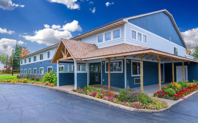 Northwoods Inn & Suites