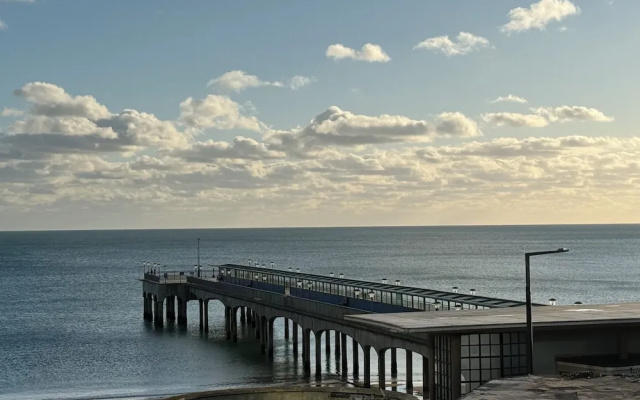 1 Bedroom Flat Apartment With hot tub on the Balcony & City View, Sleeps 4ppl