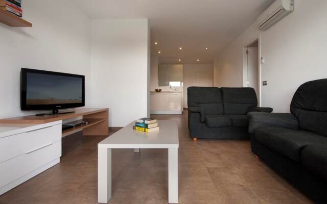 Apartment - 3 Bedrooms with Pool and WiFi - 107470