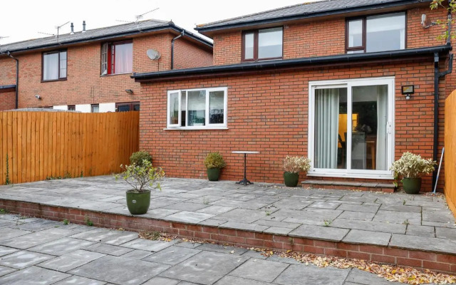 Stylish family home in desirable Penylan + Parking