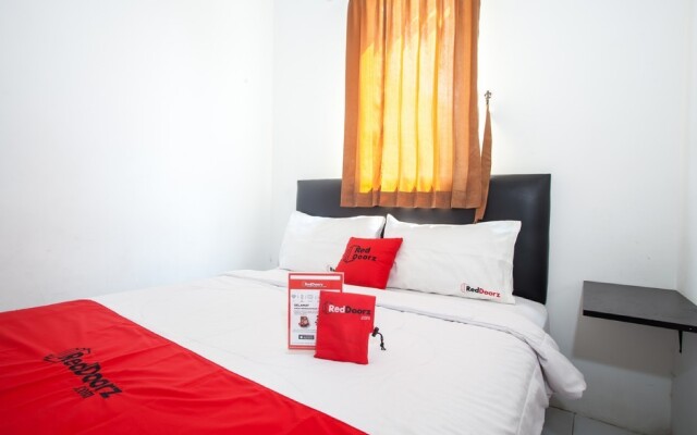 RedDoorz Plus near Galaxy Mall