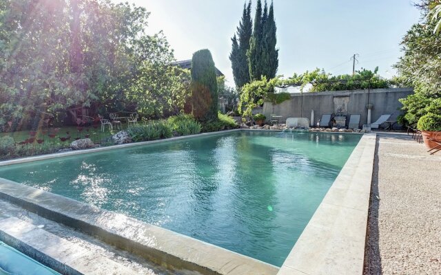 Rustic Cottage in Oppede With Shared Pool
