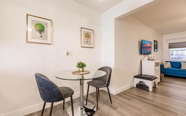 Casa Luna 1 block from the beach