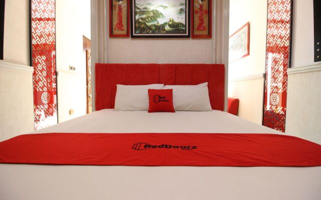 RedDoorz Plus near Tugu Jogja 2
