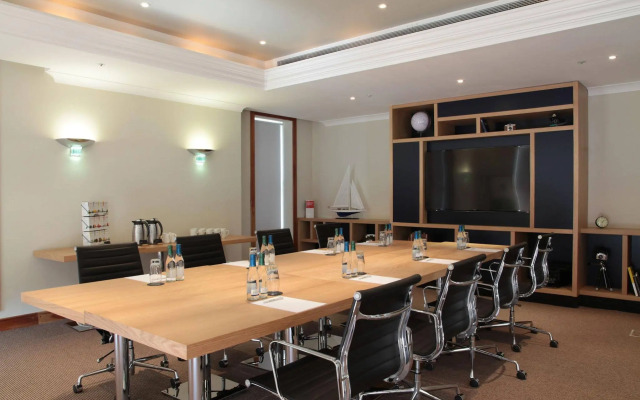 Отель B&B Hotel London Heathrow