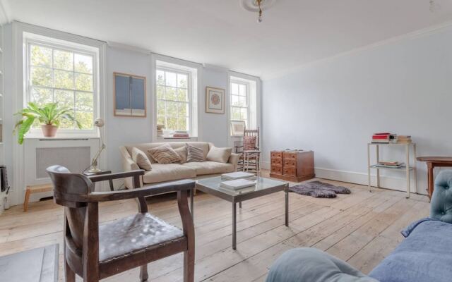Spacious and Colourful 2 Bedroom Flat in Lambeth