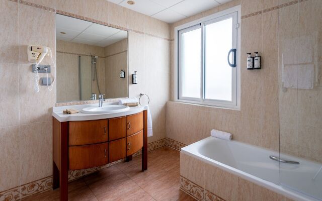 Ponient Pirámide Salou by PortAventura World