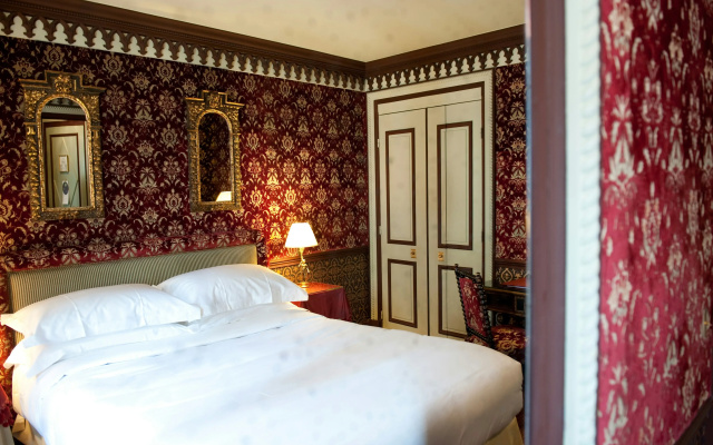 L'Hotel