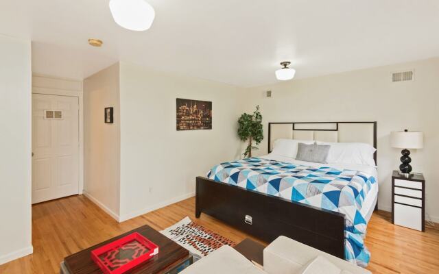 Racpanos Modern Stay on Forrest Street