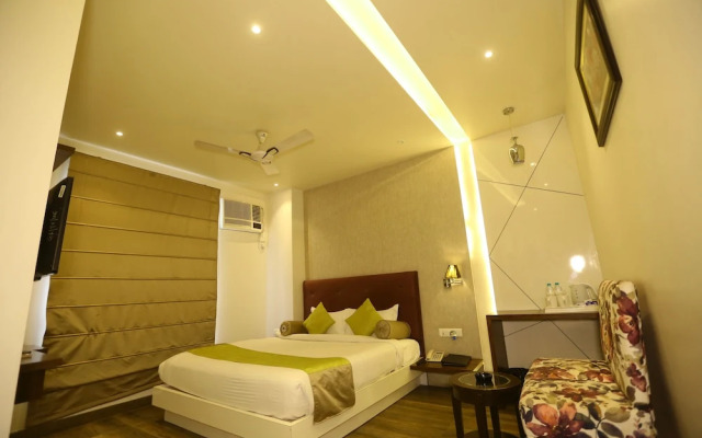 OYO 9319 Hotel Gurveer Royal