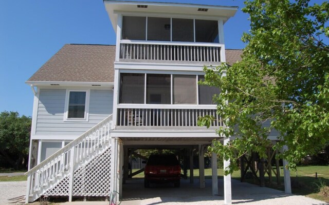 Beach Breezes - 4 Br Home