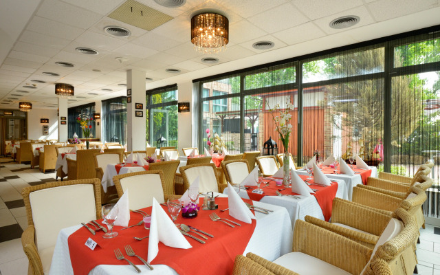 Holiday Beach Budapest Wellness & Conference Hotel