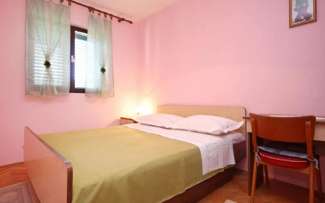 Ljube - quiet location & close to the beach - A2(4+1)