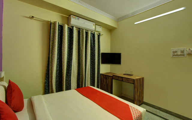 OYO 10321 Century Residency