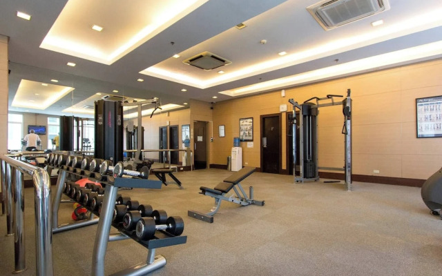 Elegant 2BR Apartment in Upscale Fort BGC Fast Wifi