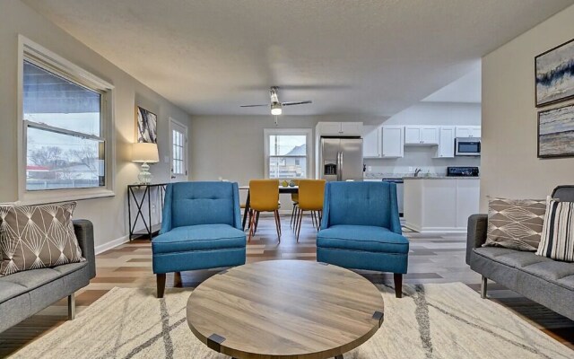 Spacious 6BR/3BA House w/ Parking! Sleeps 20!