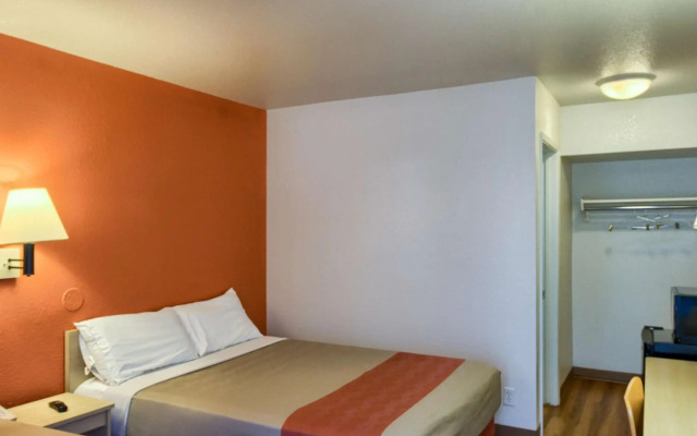 Motel 6 Everett, WA - North