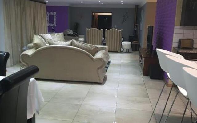 Dinaledi House