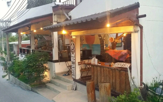 The Reef Hotel & Studios