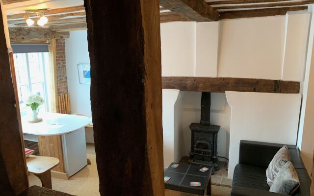 Rooms at no Three, Chameleon House