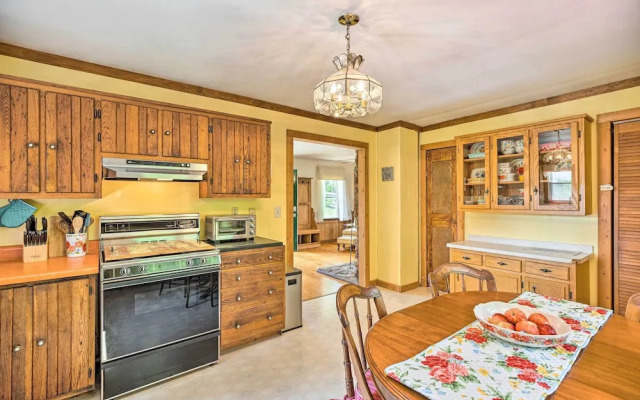 Charming Cottage < 10 Mi to Wineries & Skiing!