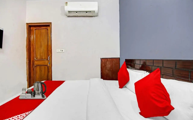 Oyo Flagship 703124 Hotel The Royal