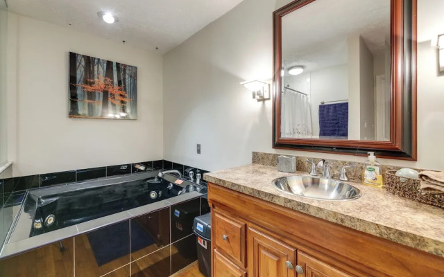 Cincinnati Home, Patio w/ Downtown Views!