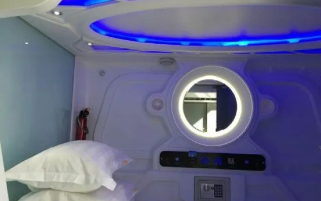 Zhumengzhe Capsule Hotel (Kunming Railway Station)