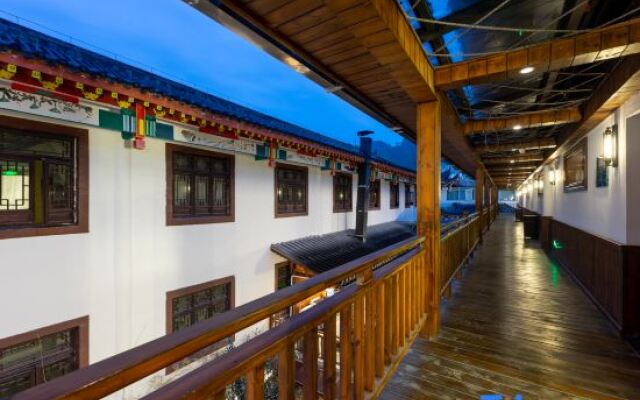 Enshi love Qingjiang hotel(Tujia daughter City store)