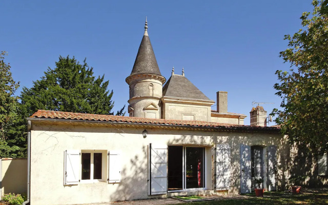 Semi-detached House on a Vineyard, Talais