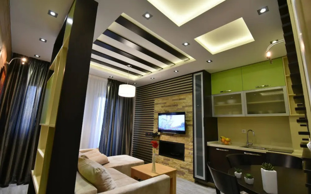 Villa Natural Wood