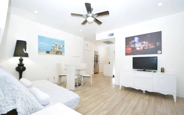 Sunrise Court Apartments